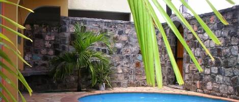 حمّام سباحة خارجي