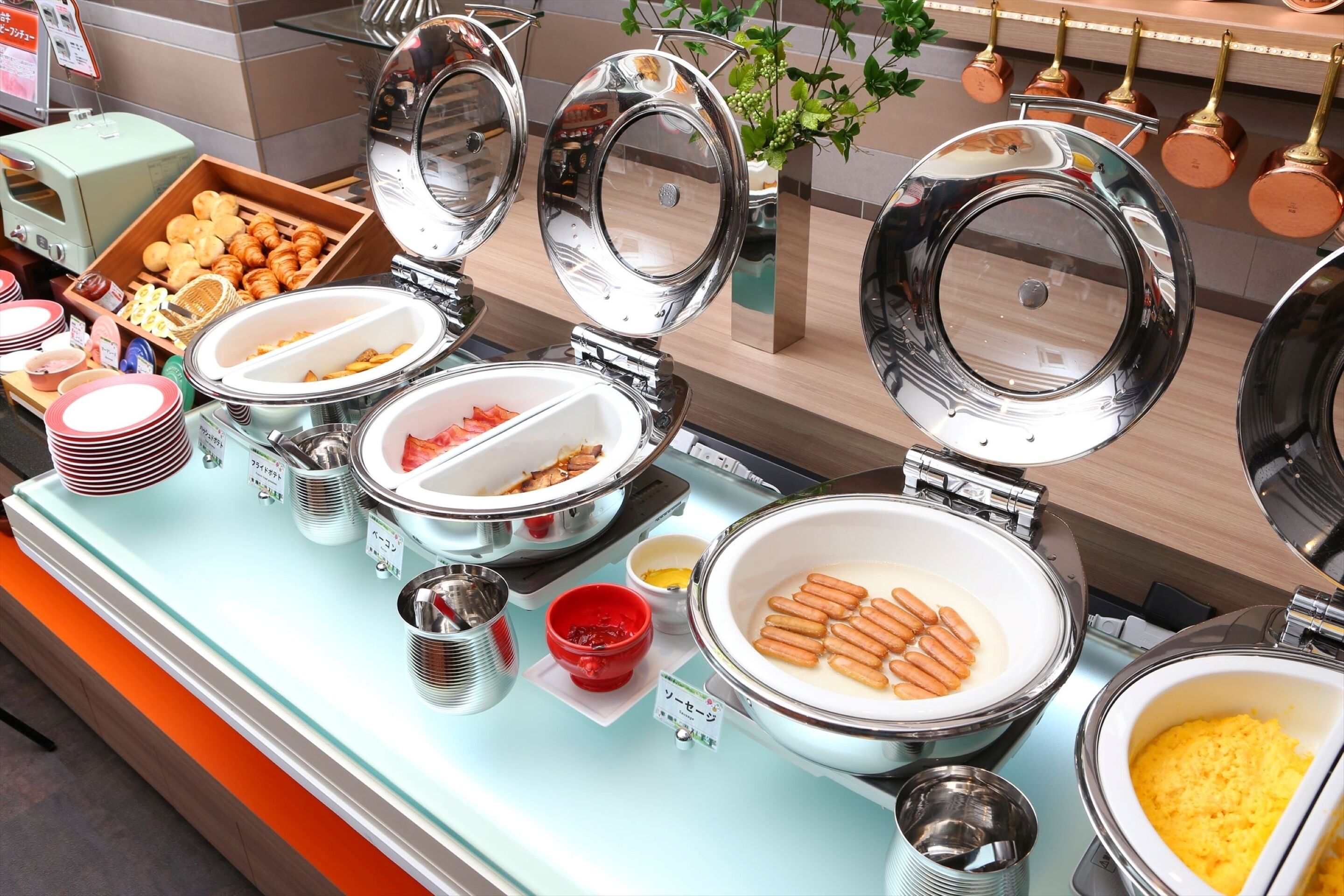 daily buffet breakfast (jpy 1980 per person)
