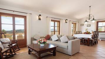 Smart TV, fireplace, video games, DVD player