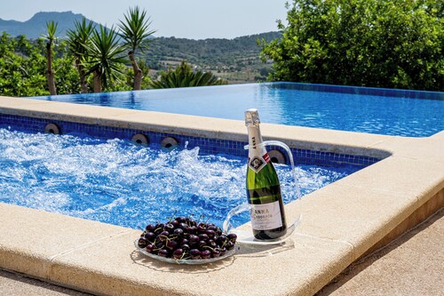 Ruhige „Finca“, sonnig, Panoramablick, WLAN, 1 km von Son Macia entfernt