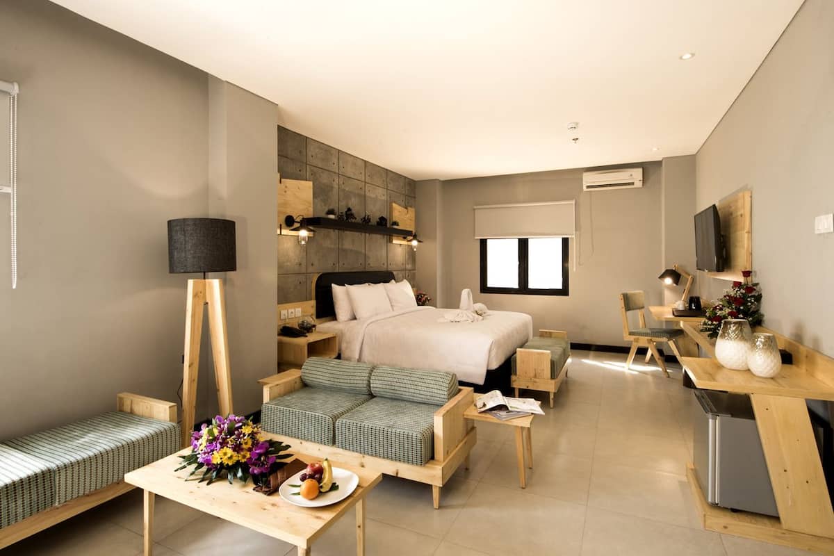 junior suite | premium bedding, in-room safe, desk, free wifi