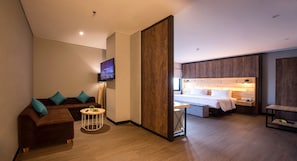 Premier Suite | Premium bedding, in-room safe, desk, free WiFi - Ayaartta Hotel Malioboro (Yogyakarta)