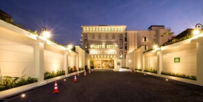 Front of property - evening/night - Ayaartta Hotel Malioboro (Yogyakarta)
