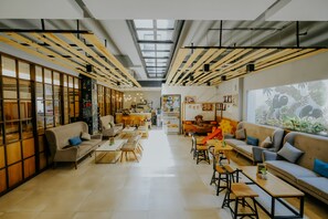 Cafe - Ayaartta Hotel Malioboro (Yogyakarta)