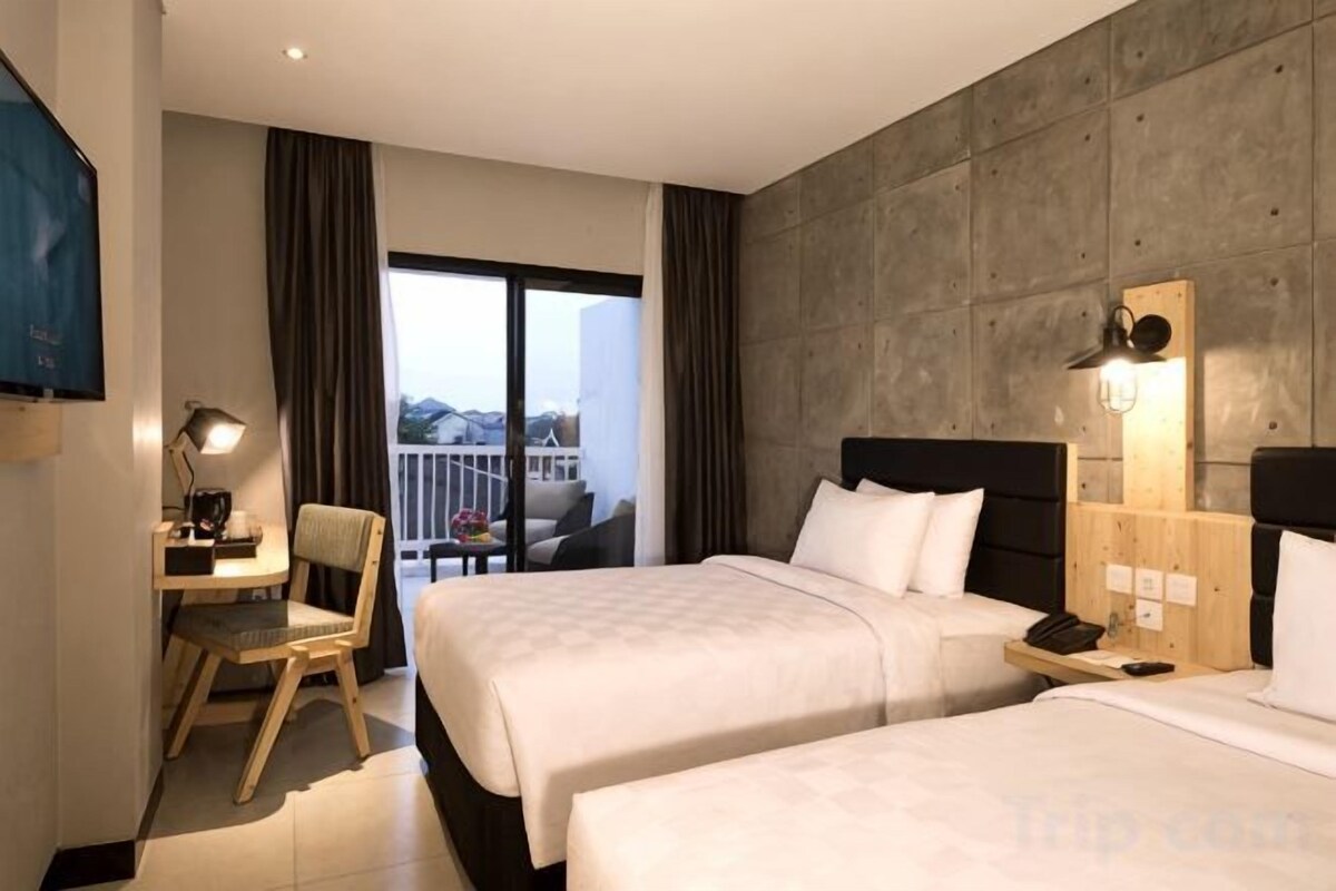 Deluxe Premier Room with Balcony