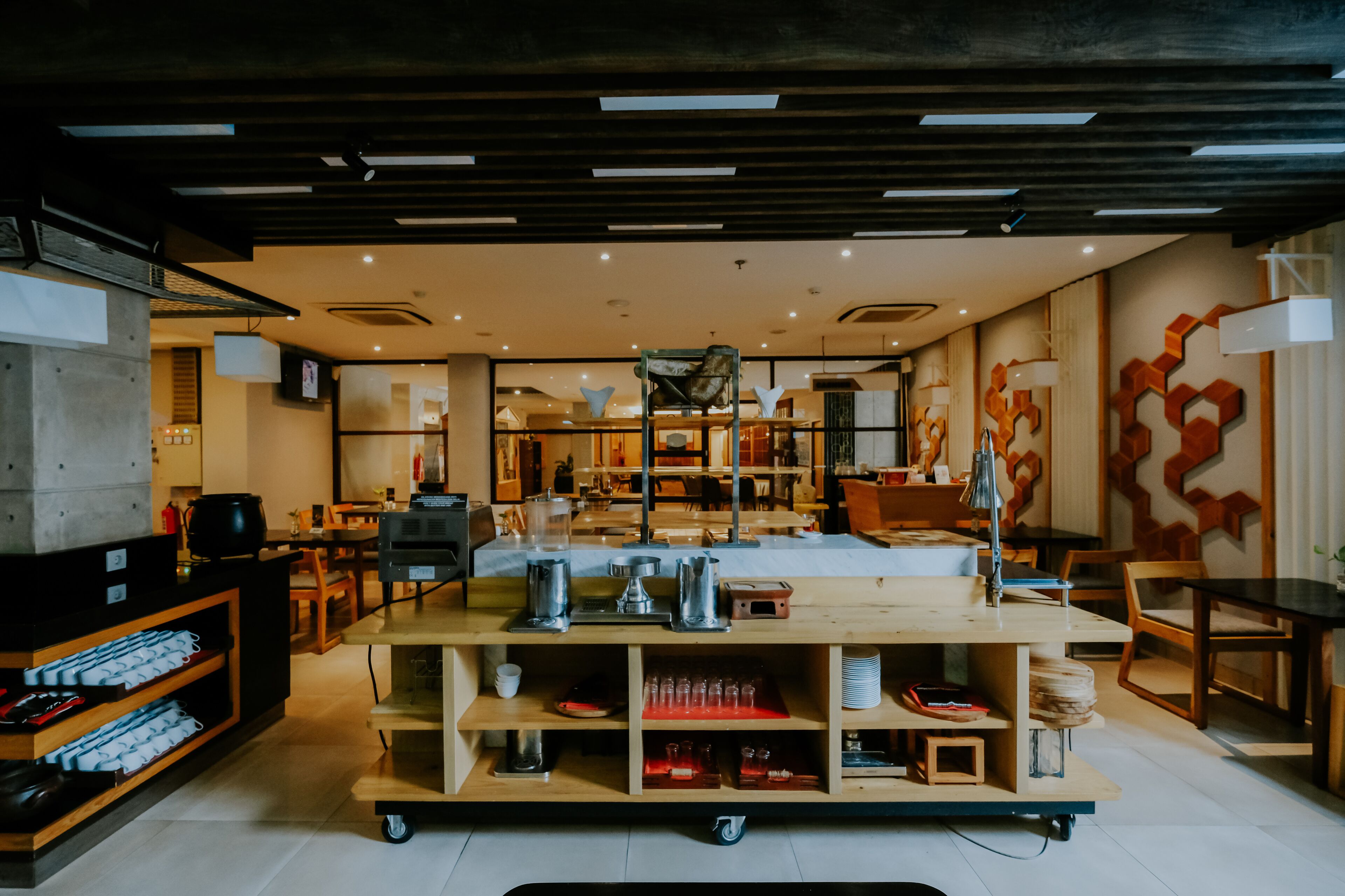 breakfast, lunch and dinner served