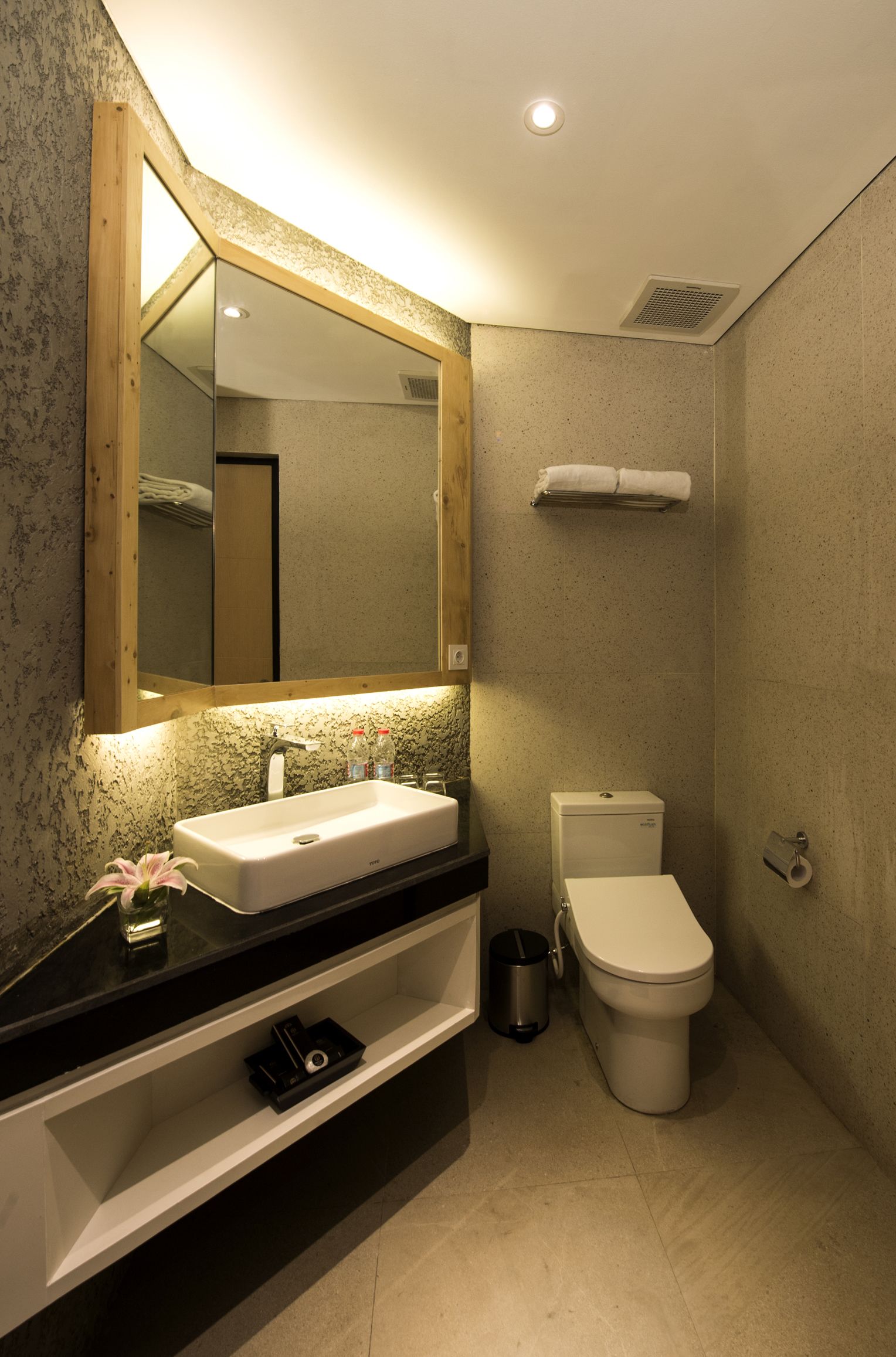 premium bedding, in-room safe, desk, free wifi