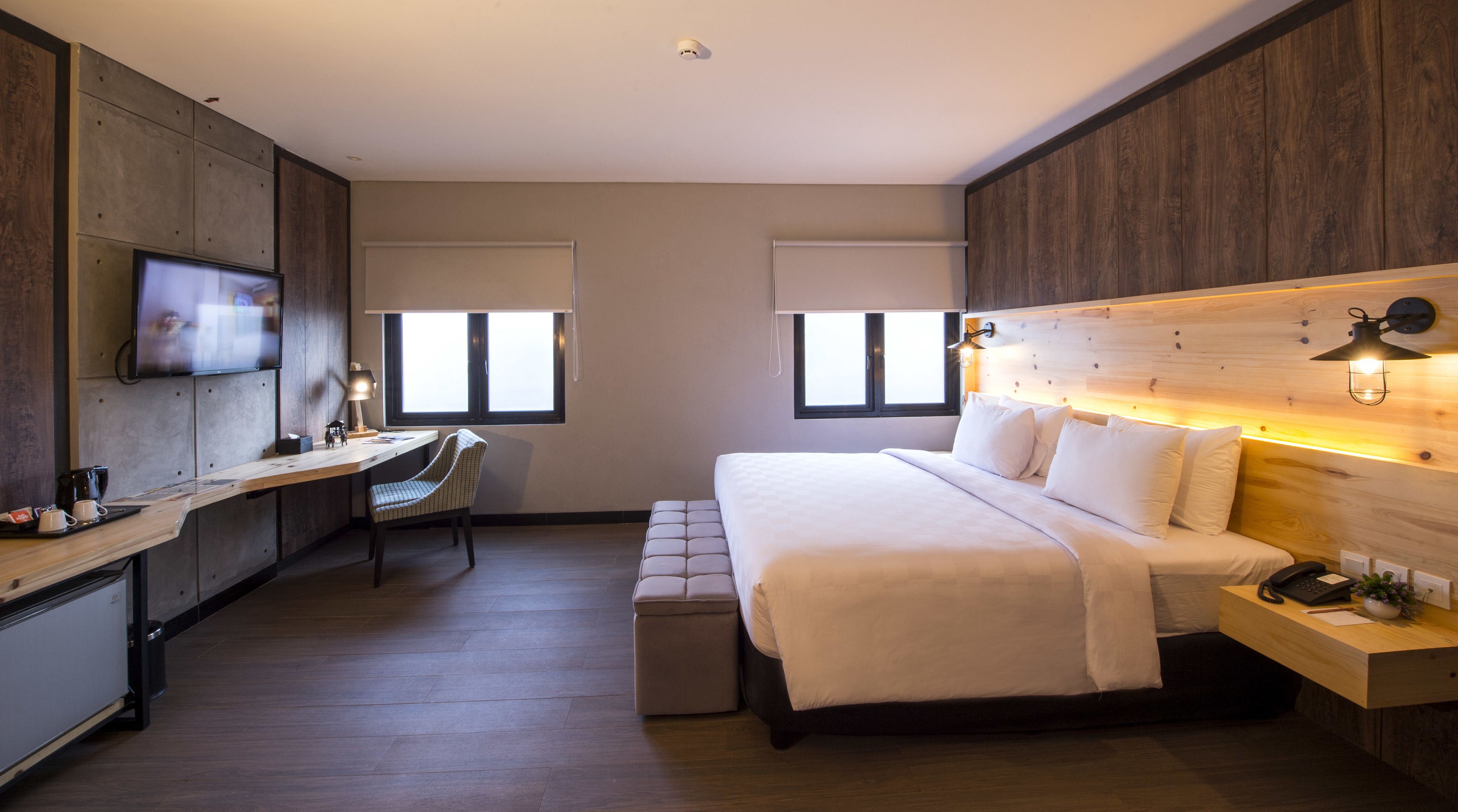 premier suite | premium bedding, in-room safe, desk, free wifi