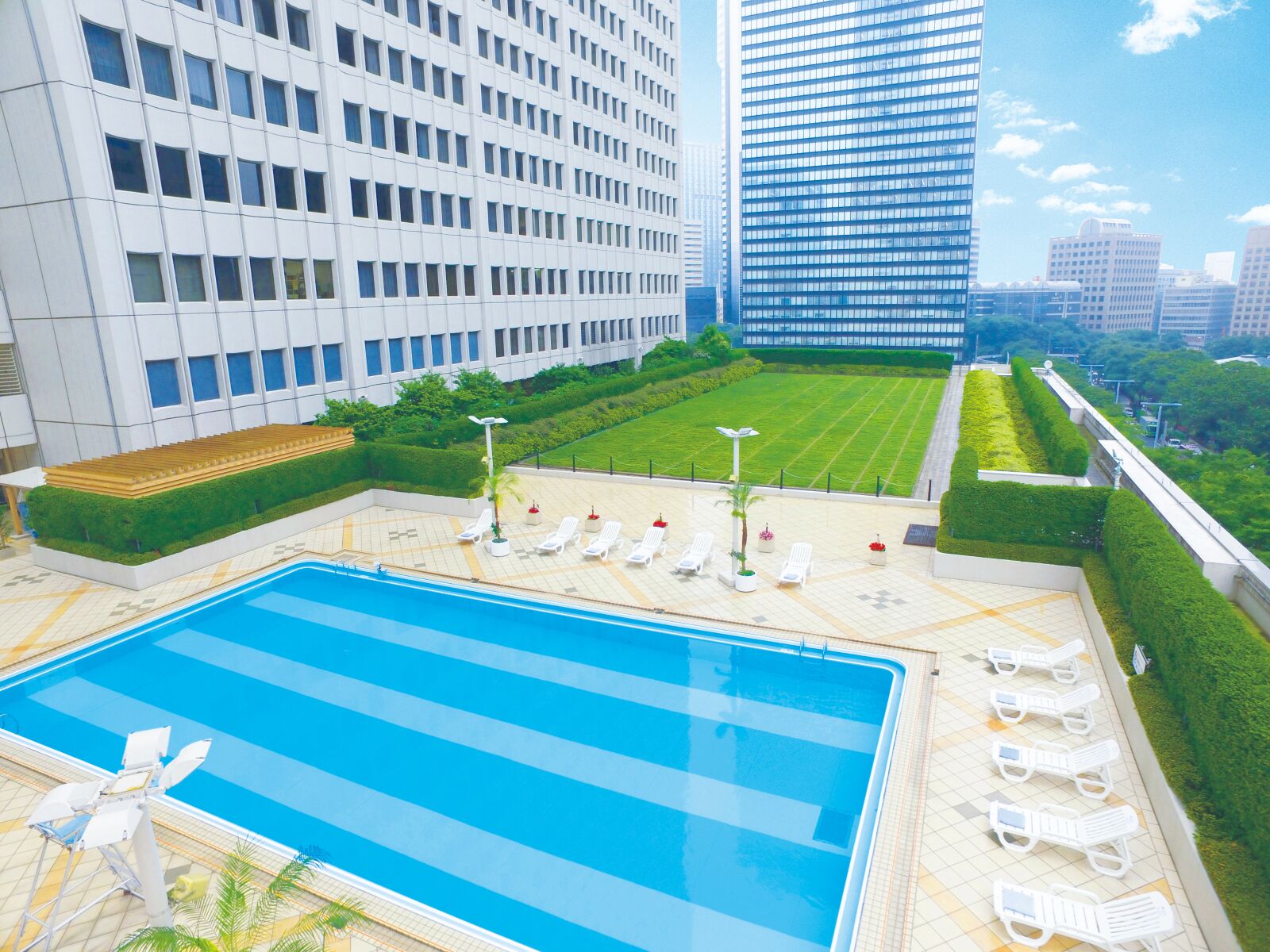 Seasonal outdoor pool
