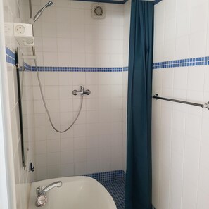 Dusche, Handtücher, Toilettenpapier
