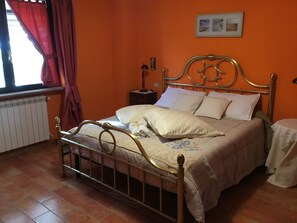 1 chambre, fer et planche à repasser, lit parapluie, Wi-Fi gratuit