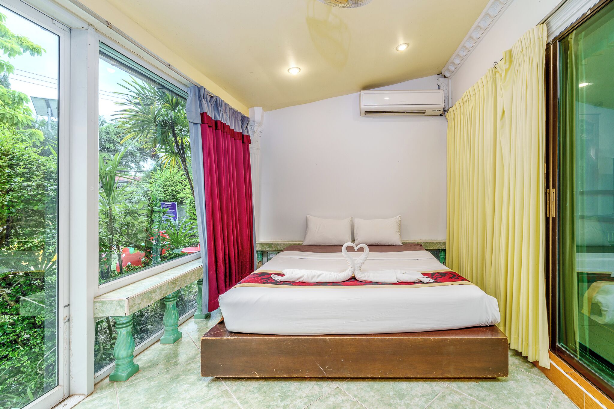 5 Bedroom Villa Garden view with Private Pool | 책상, 암막 커튼, 방음 설비, 간이 침대