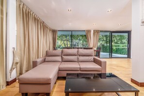 Villa | Aire de séjour | Téléviseur à écran plat