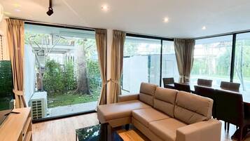 Villa | Living area | Flat-screen TV