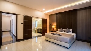 5 Bedroom Villa with Private Pool | 迷你吧、办公桌、遮光窗帘、隔音