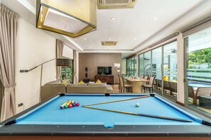 5 Bedroom Villa with Private Pool | Living area | Flat-screen TV - Villa Navin Premier Pool Villa (Pattaya)