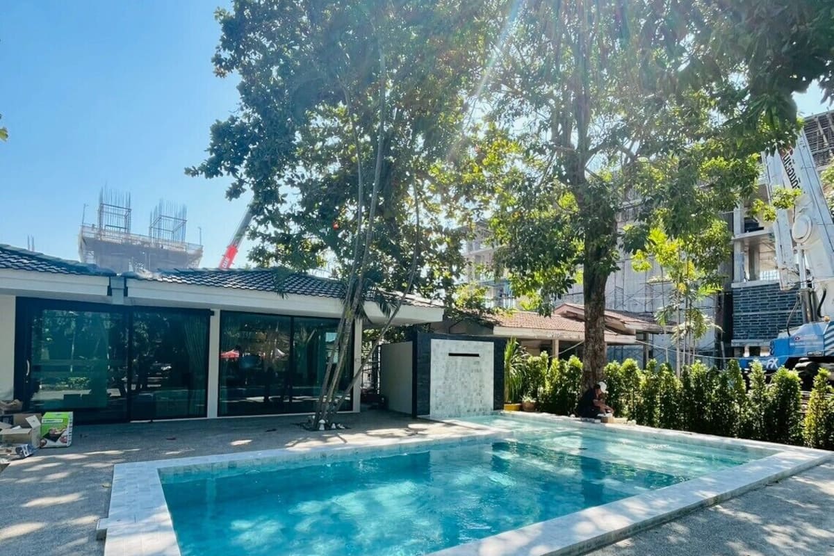 Villa | Skrivebord, blendingsgardiner, lydisolert og wi-fi (inkludert)