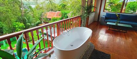 Impress Villa | Aire de séjour | Téléviseur à DEL de 42 po avec télévision numérique, téléviseur