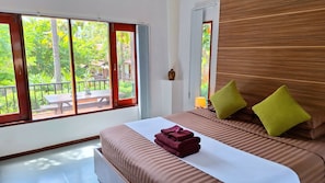 Queen Villa | Literie de qualité supérieure, couette en duvet d'oie, minibar