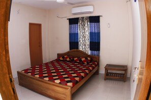 Rollaway beds, free WiFi - Himachol Tourist Lodge (Kamalganj)