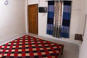 Rollaway beds, free WiFi - Himachol Tourist Lodge (Kamalganj)