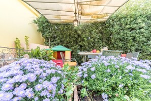 Property grounds - Close to the center: House with garden (Latium)