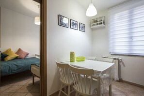 Dining - Close to the center: House with garden (Latium)