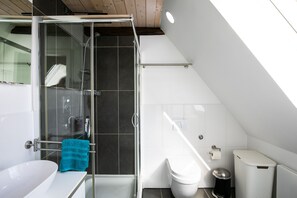 Dusche, Haartrockner, Handtücher, Seife