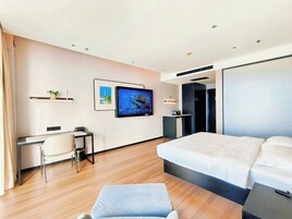 エリート ルーム | 高級寝具、セーフティボックス (室内)、デスク、遮光カーテン