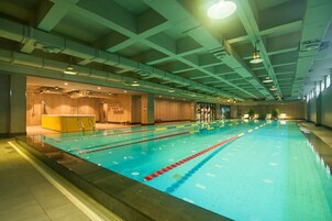Indoor pool, sun loungers