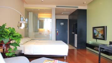 Business Room | 1 bedroom, premium bedding, in-room safe, desk