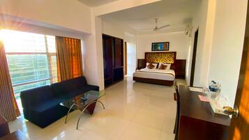 Quarto superluxo | Escrivaninha, Wi-Fi de cortesia, roupa de cama
