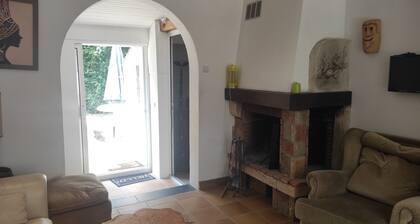 House over the sèvre