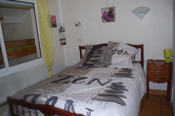 2 dormitorios, tabla de planchar con plancha, wifi y ropa de cama