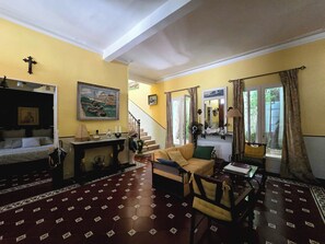 Interior - Beautiful beachfront house with character (Le Grau-Du-Roi)