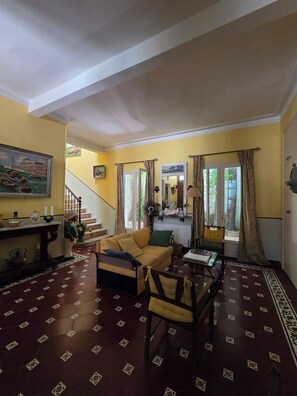 Interior - Beautiful beachfront house with character (Le Grau-Du-Roi)