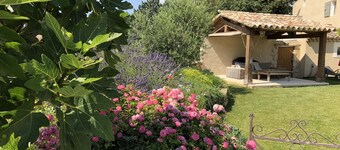 Le Mas de Baptiste near the town center with heated, sheltered swimming pool