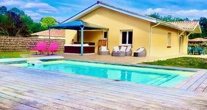 Schöne, ruhige Villa mit beheiztem Pool und Whirlpool in Strandnähe
