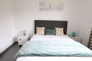 3 slaapkamers, geluiddichte muren, een strijkplank/strijkijzer