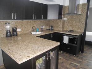 Superior Apartment, 1 Double Bed | Private kitchen | Fridge, microwave, stovetop, coffee/tea maker - San Peter Suites (Medellín)