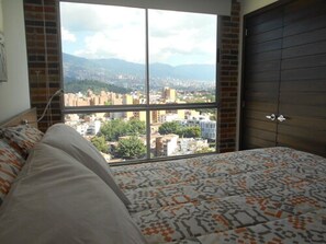 Standard Apartment, 1 Double Bed | In-room safe, desk, blackout curtains, iron/ironing board - San Peter Suites (Medellín)
