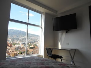Superior appartement, 1 tweepersoonsbed | Een kluis op de kamer, een bureau, verduisterende gordijnen