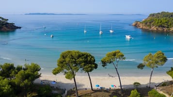 Beach nearby, sun loungers