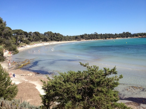 Nearby BEACH Fine sand, T3 AIR CONDITIONING + GARAGE, POOL, SHOPS, CALM