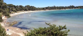 Appartement avec terrasse ensoleillé, garage fermé et piscine - plage à 120m