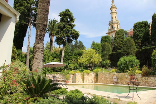 "VILLA TSAVORITE - CANNES CALIFORNIE" : grande piscine, 4 chambres & 210 m2.