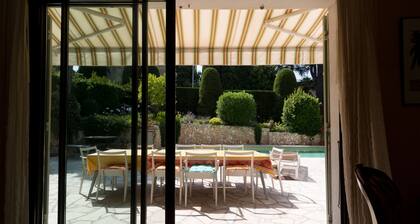 "VILLA TSAVORITE - CANNES CALIFORNIE" : grande piscine, 4 chambres & 210 m2.