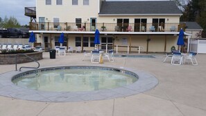 Outdoor pool, a heated pool - 2-bedroom cottage just 3 minutes drive to Moody Beach (Wells)