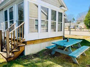 Outdoor dining - 2-bedroom cottage just 3 minutes drive to Moody Beach (Wells)
