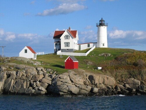 2-bedroom cottage just 3 minutes drive to Moody Beach